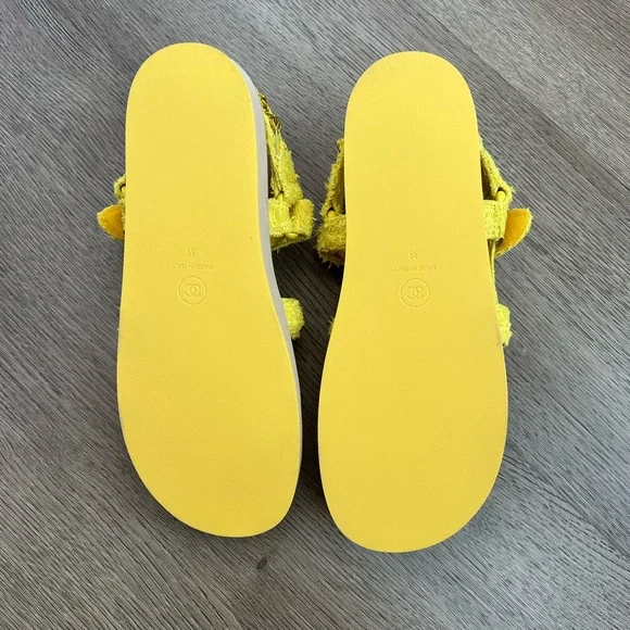 SOLD ❌ New 🌟 Rare Chanel CC Tweed Chain Yellow Sandals Size 39 - Picture 8 of 10
